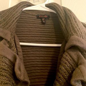 Green wool excada sweeter